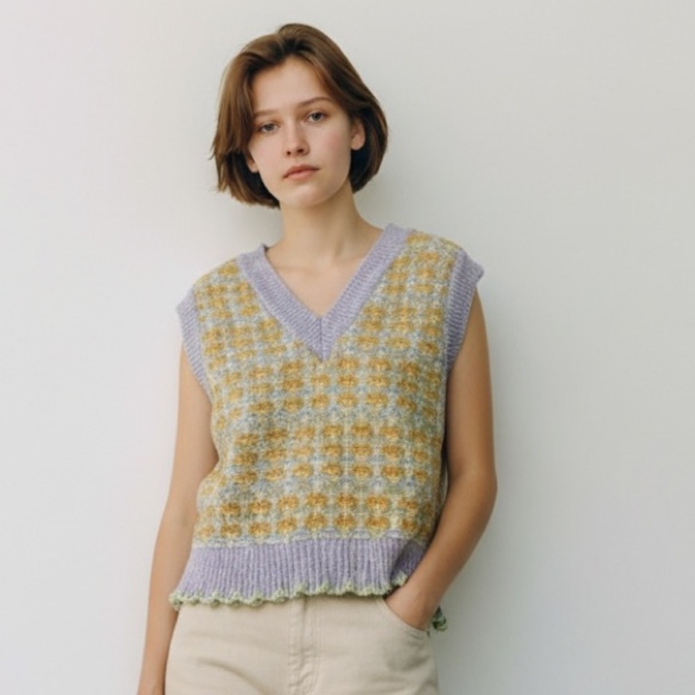 MNG MANGO sweater vest, Vneck,sleeveless,purple yellow, size Medium,fringe tweed